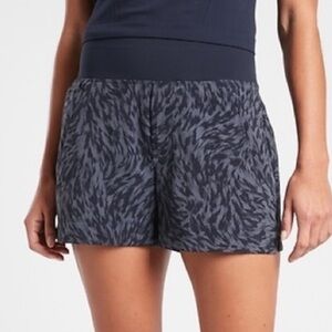 Athleta Trekkie North Blue Printed Athletic Shorts Zipper Pockets Size 2 Active